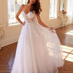 White wedding dress,bridal gown